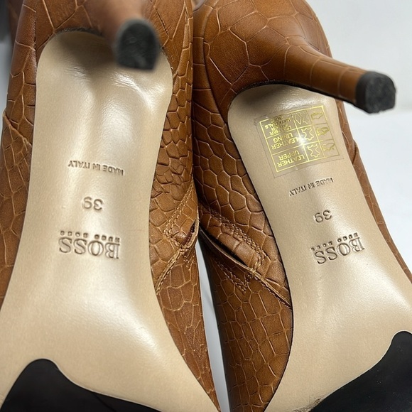 Hugo Boss Sz 39/US 9 Tall Croc Embossed Leather Zip Heel Boots - Picture 6 of 11